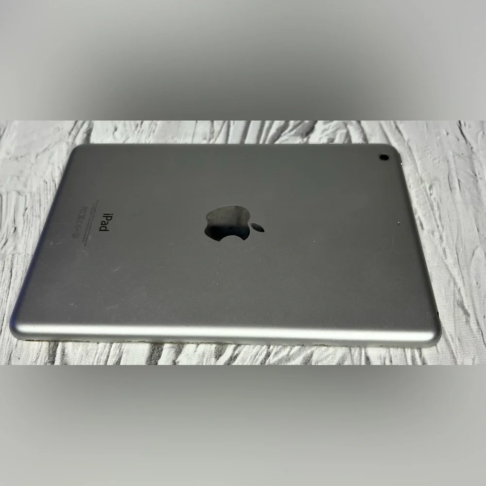 Apple iPad mini 2 32GB, Wi-Fi, 7.9in - Silver (CA) A1489 Used NEED REPAIR